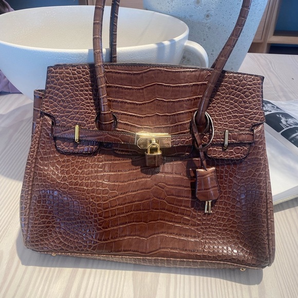 BEAUTIFUL vintage brown bag with gold tone hardware